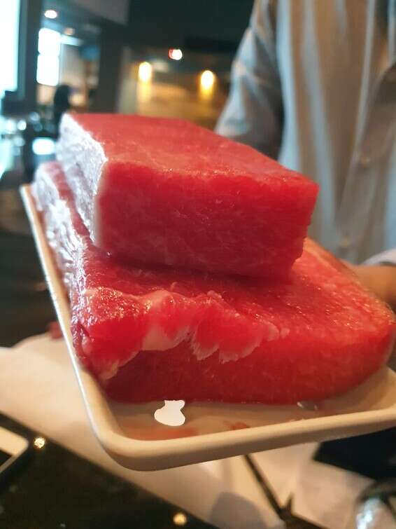 סשימי טונה אדומה ביאקימונו // צילום: שמעון יעיש